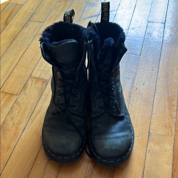 Dr Martens Boots with Fur Lining - Picture 1 of 6